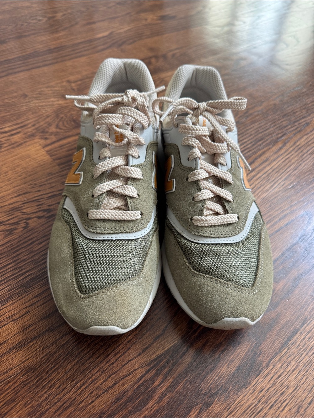 🚨🚨 NEW BALANCE Olive Green and Beige Lace-Up Sneakers
